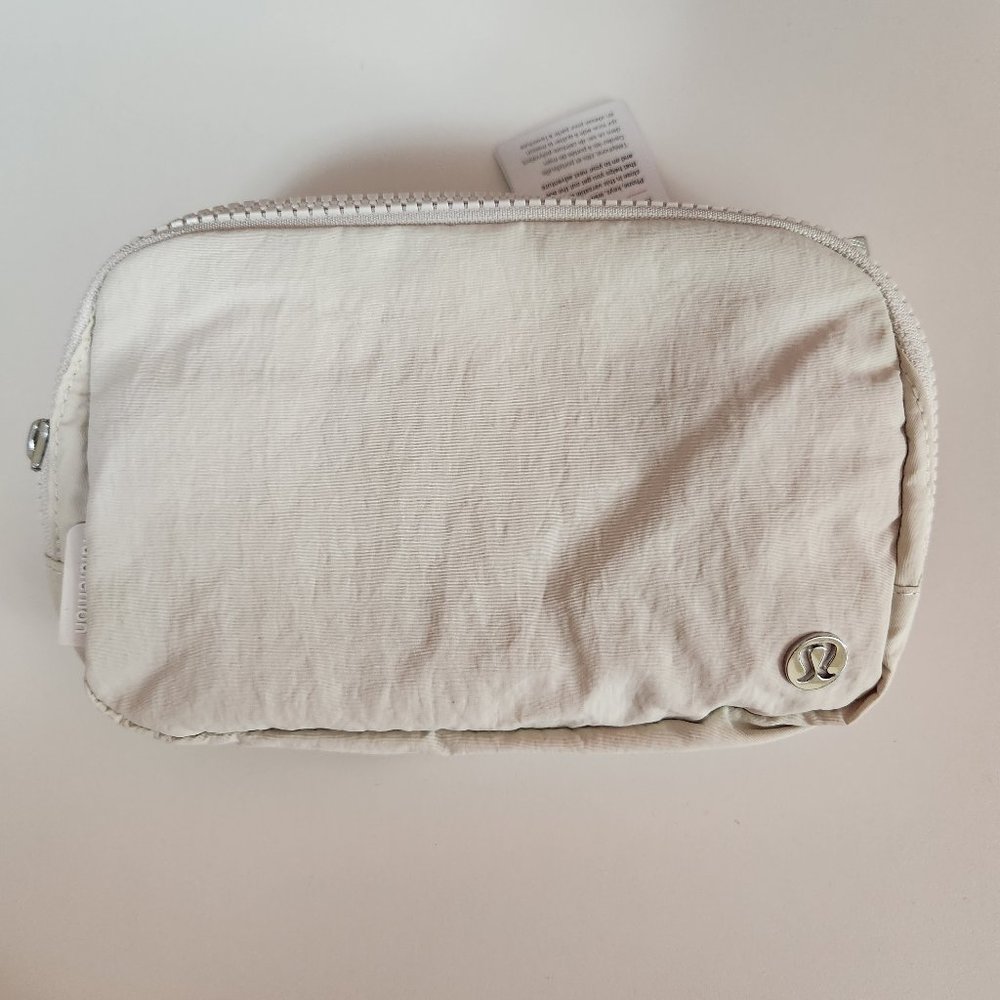 NWT LuLulemon Everywhere Belt Bag - Opal